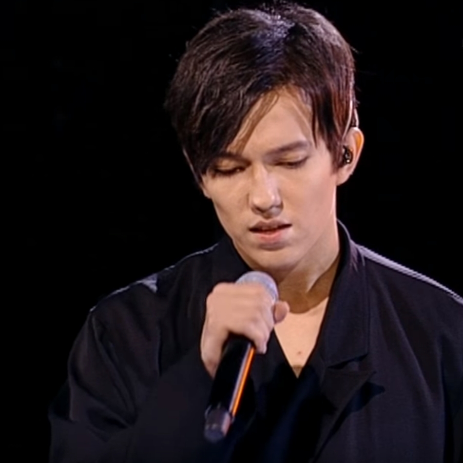 Орыс брюнеткасы қысқа шашты жігітті сорып алады